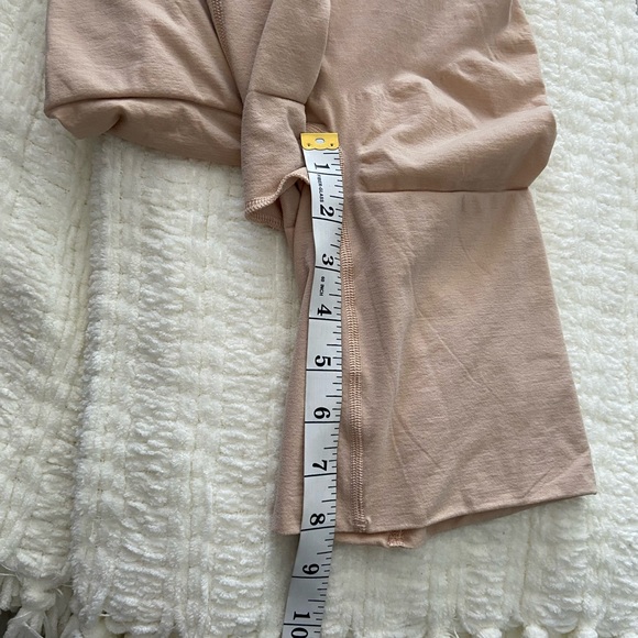 Seamless Power Series Sculpting High-Waisted Shorts - Picture 9 of 10